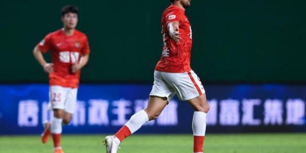 bob半岛体育官网-另类戴帽艾克森成德比新主角 离李金羽纪录仅2球