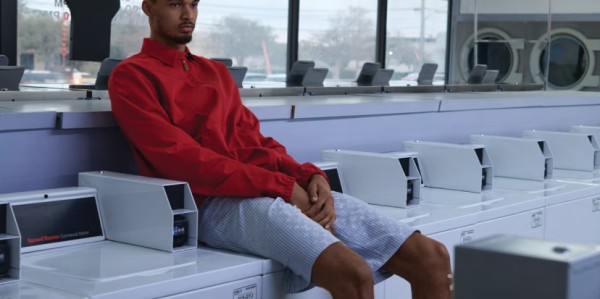 bob半岛体育-文班登上LOVE杂志：盖帽像毁掉对手的一天 学少林功夫是多年梦想