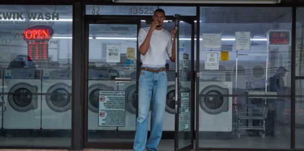 bob半岛体育-文班登上LOVE杂志：盖帽像毁掉对手的一天 学少林功夫是多年梦想