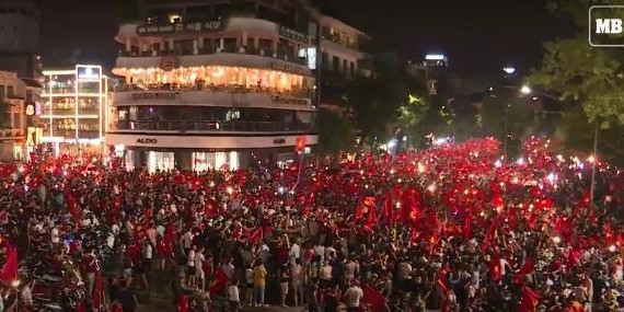 bob半岛体育官网-国足对越南决战凌晨开球 越南球迷会熬夜看么？