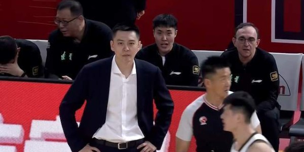 bob半岛体育官网-虽败犹荣！辽篮4分惜败给山西，杨鸣一点不怂，赵继伟手感太差了