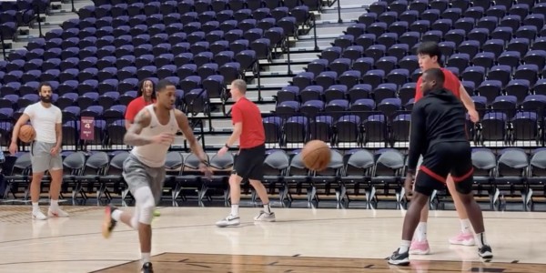 bob半岛体育平台-记者：混音热身时专门跑了一套围绕杨瀚森低位策应的传切配合