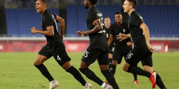 bob半岛体育-险些被最弱对手冲垮！德国队这条纸糊防线让人揪心