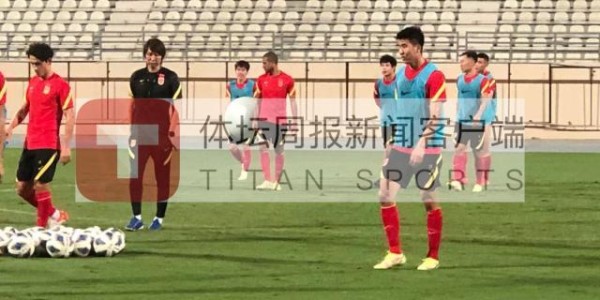 bob半岛体育平台-国足再次重点演练定位球 朱辰杰或无缘中越战