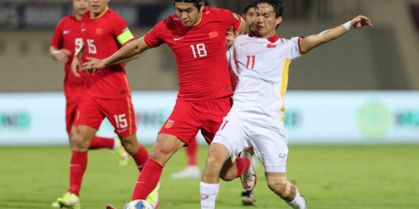 张玉宁打入国足12强赛首球 唯一97后成最靠谱中锋