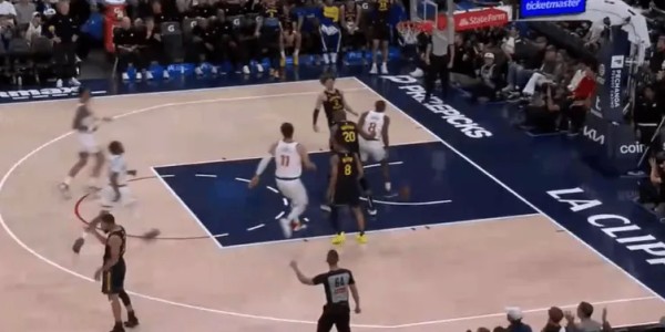 bob半岛体育官网-库里第三节连续取分，目前13投7中已经得到22分5篮板