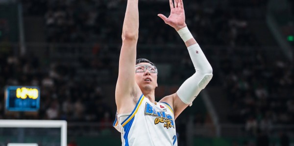 14罚5中！媒体人：周琦罚球容易被针对 姚明大郅巴特尔罚球都不错