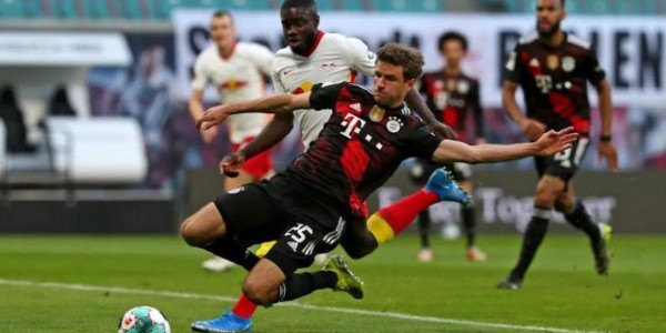 bob半岛体育-德甲“收工”，全力打巴黎！弗利克：绝不会拿莱万冒险