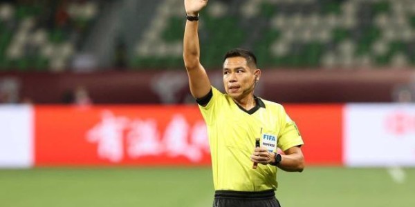 bob半岛体育平台-这到底是谁的主场？主裁多次漏判埋下国足失球伏笔