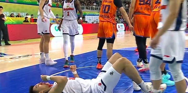 王少杰血洒赛场，奎因37分广东队被淘汰，偰李永炜9助攻小将15分