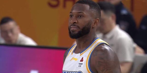 bob半岛体育-拒绝逆转，北京男篮1分险胜山西 张才仁制胜补篮 翟晓川9+4+4全能