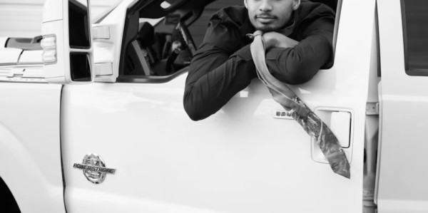 bob半岛体育-文班登上LOVE杂志：盖帽像毁掉对手的一天 学少林功夫是多年梦想