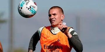 阿斯：马斯坦托诺放弃休息争取首发，他正期待为皇马打入首球